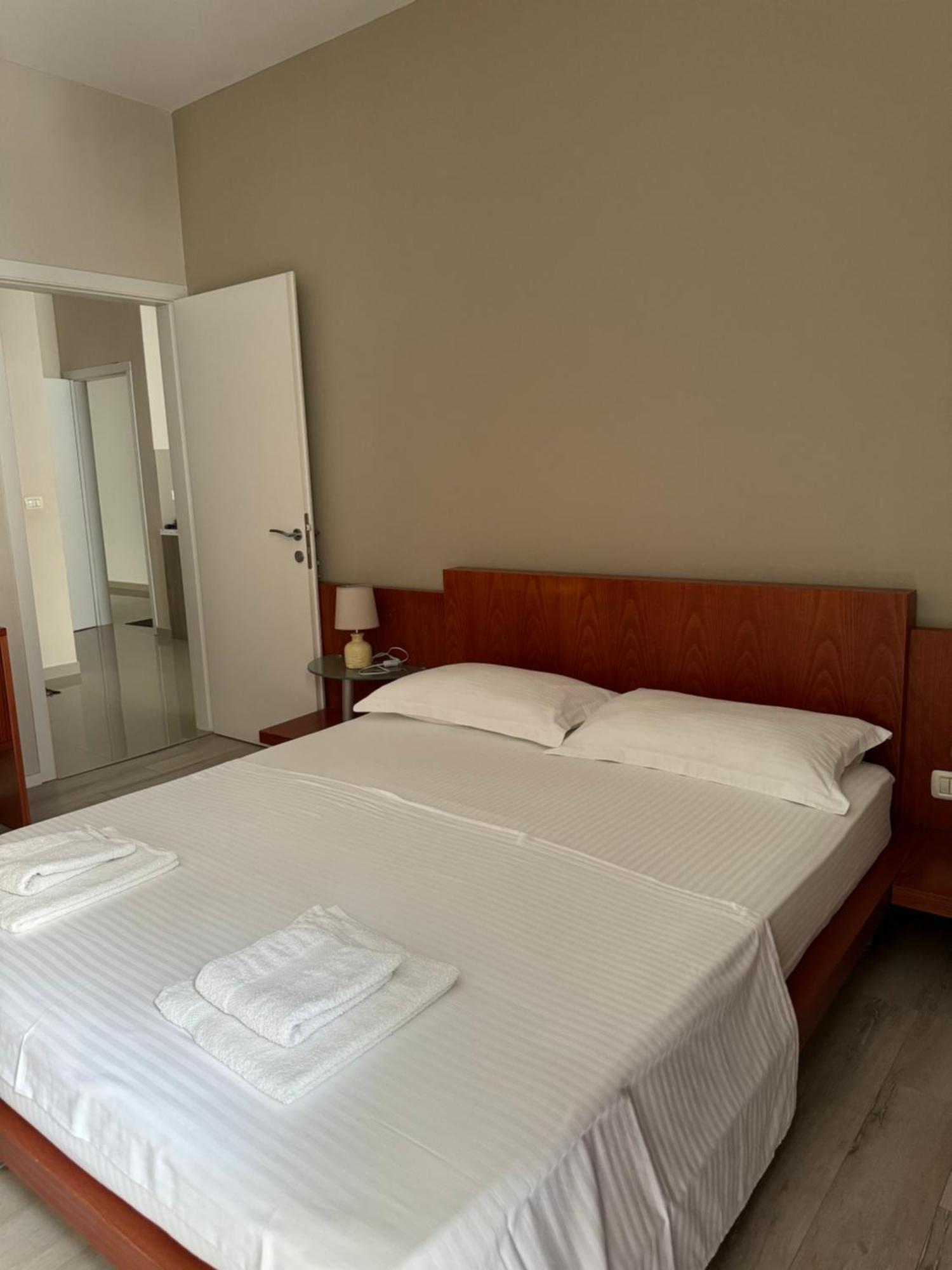 Violet'S Boutique Apartments ซารานเดอ ภายนอก รูปภาพ