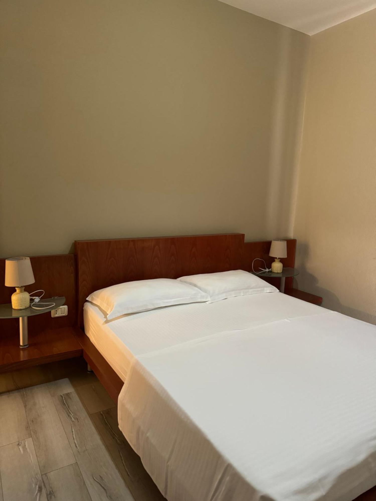 Violet'S Boutique Apartments ซารานเดอ ภายนอก รูปภาพ