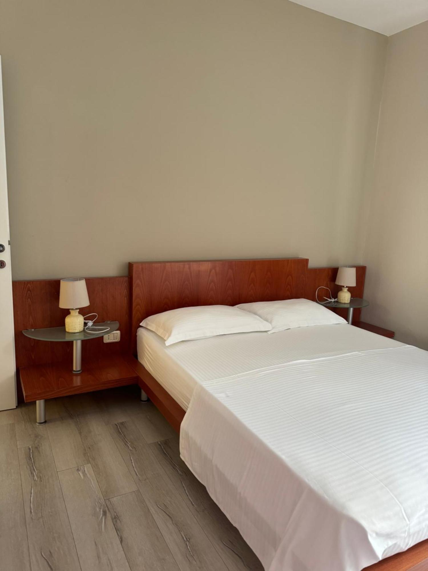 Violet'S Boutique Apartments ซารานเดอ ภายนอก รูปภาพ